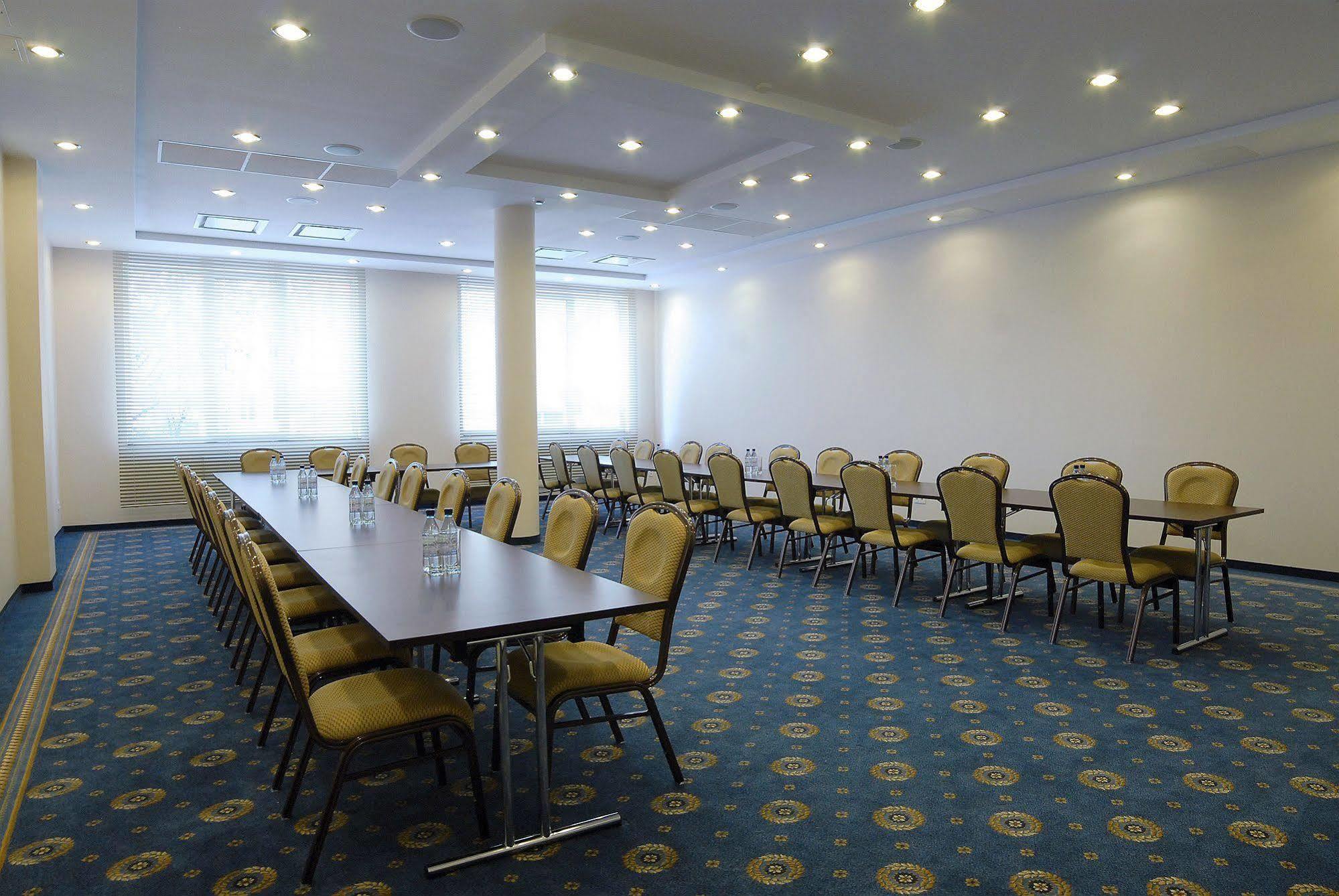 Ambasador Centrum Лодз Екстериор снимка