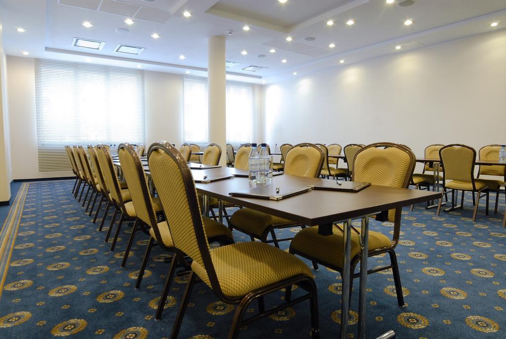 Ambasador Centrum Лодз Екстериор снимка